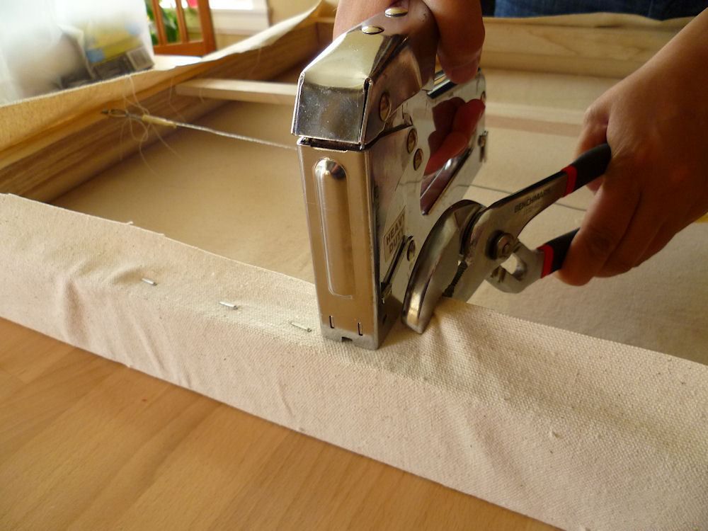 钳和订书机的帆布伸展