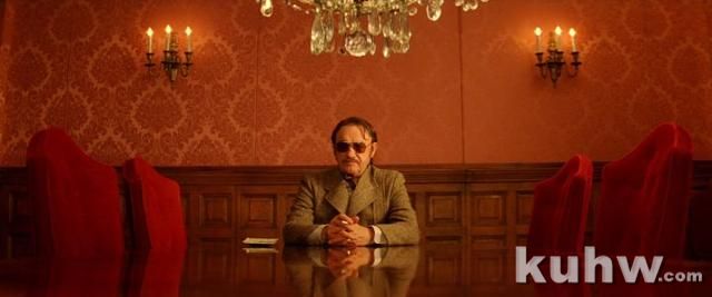 绘画中如何表现出人物和空间的透视感？