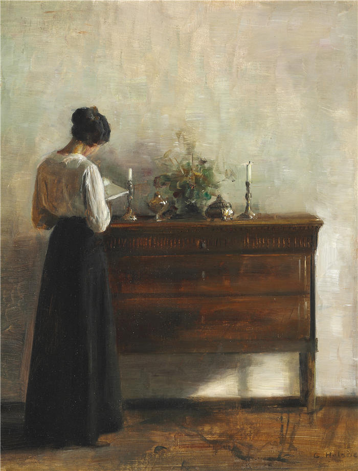 卡尔·霍尔索（Carl Holsøe，丹麦画家）高清作品-《室内，艺术家的妻子站在抽屉前阅读 》